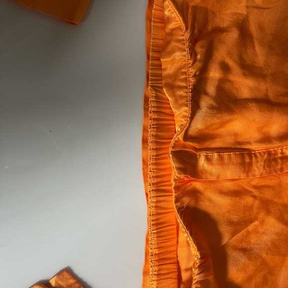 Zara cropped satin button up long sleeve - Picture 3 of 4